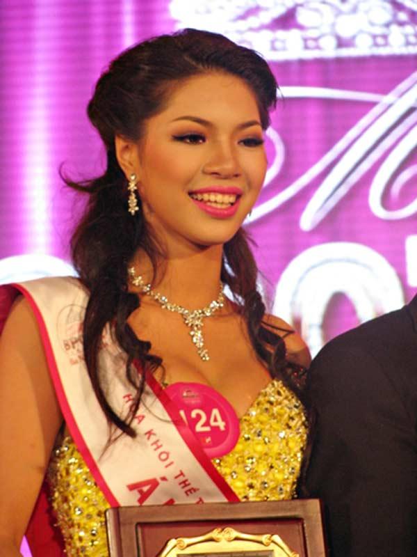 Trước khi bị đánh đập hung tàn, Khả Trang từng khổ sở vì thẩm mỹ-3