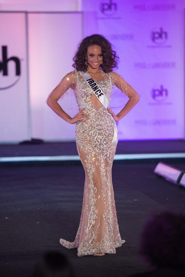 Thí sinh Siberia diện đầm của NTK Việt tại Miss Grand 2021-5