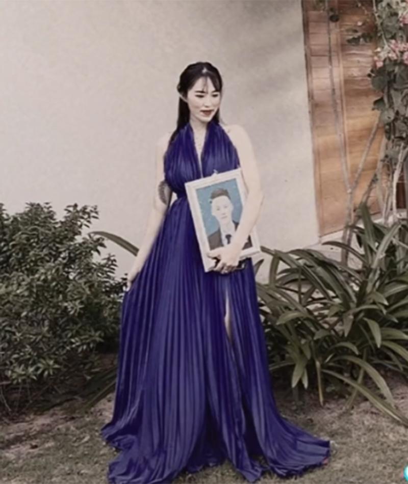 Chồng mất vì tai nạn, vợ 9X ôm di ảnh trong mỗi chuyến du lịch-3