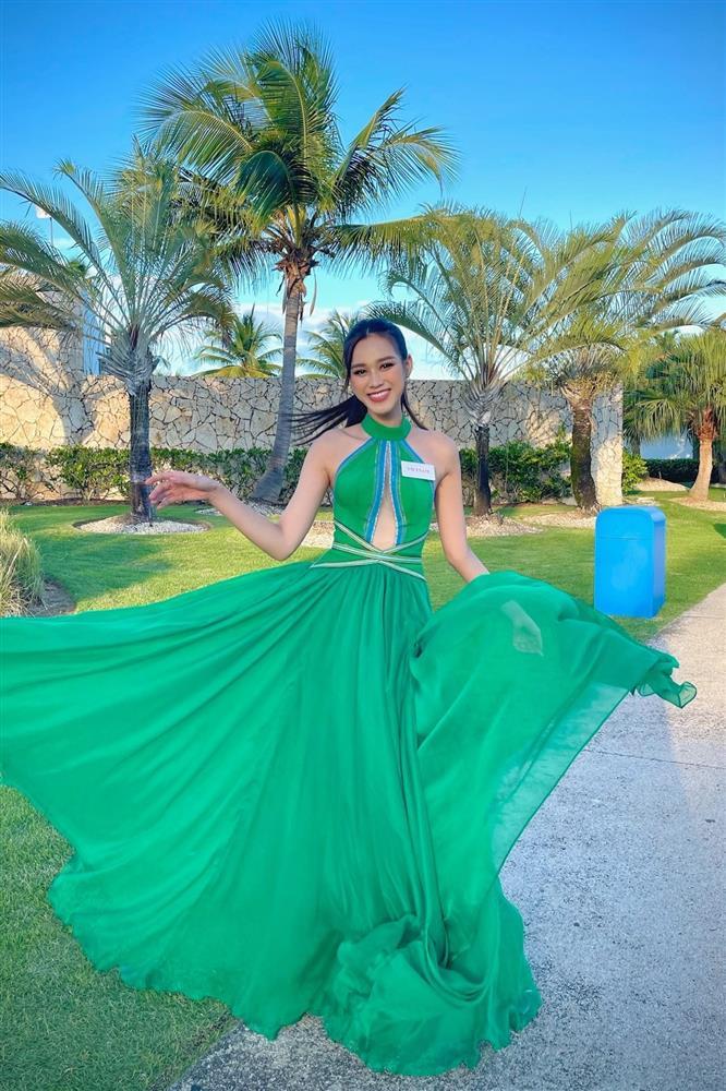 Đỗ Thị Hà trần tình về gu thời trang sến rện tại Miss World-11