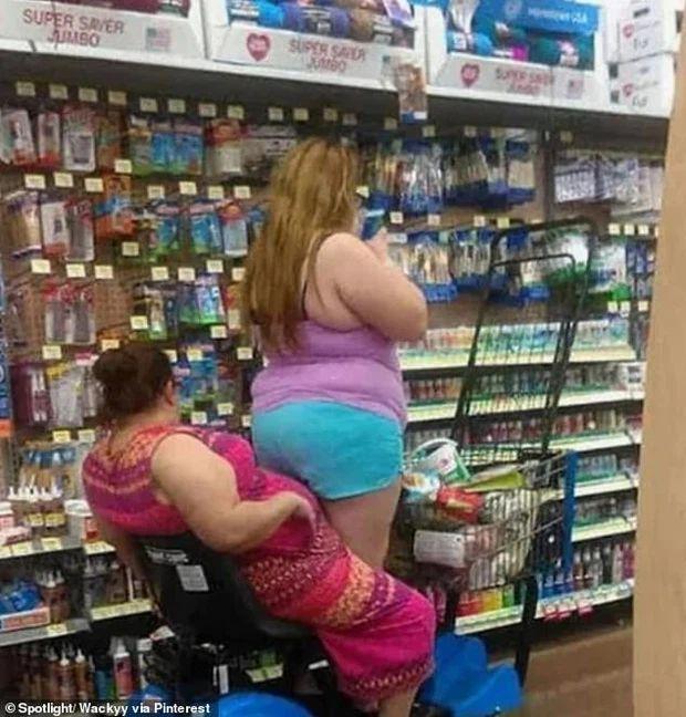 Khi siêu thị trở thành sàn diễn cho thanh niên thích tấu hài-10