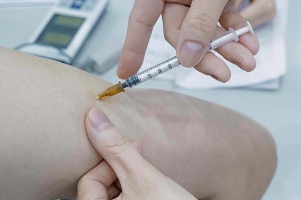 22 học sinh Thanh Hóa nhập viện sau tiêm vaccine, 2 em co giật-2