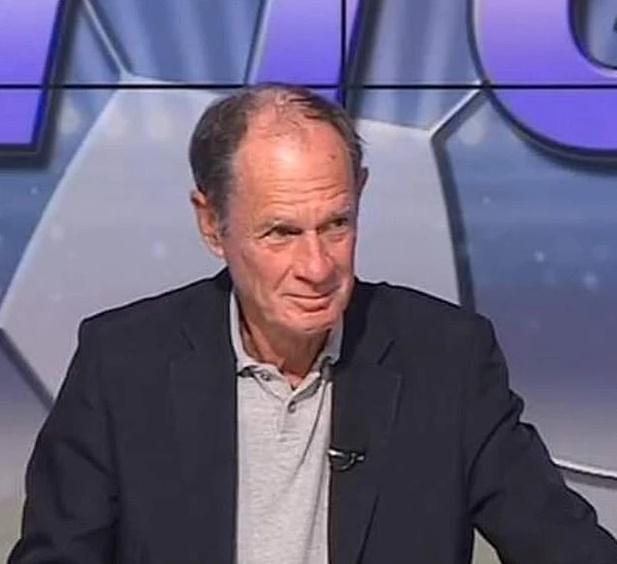 Nữ MC bị 3 người đàn ông sàm sỡ khi dẫn sóng trực tiếp-3