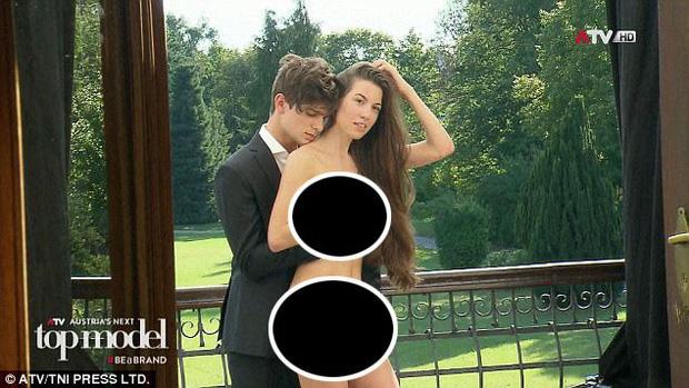 Next Top Model từng bị ném đá thậm tệ vì bắt thí sinh chụp nude 100%-2