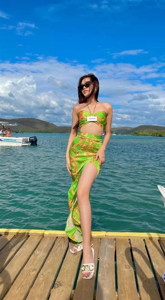 Đỗ Thị Hà diện lại váy Khánh Vân mặc thi Miss Universe-3