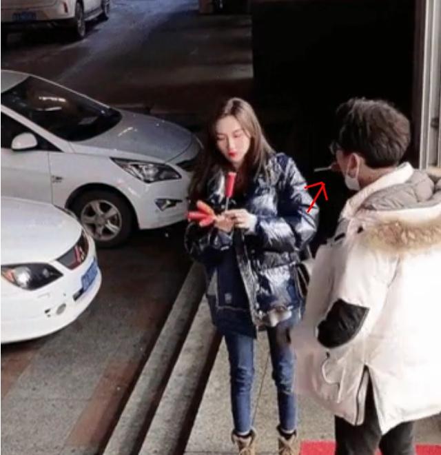 Được bạn gái đút xúc xích, anh chàng trở thành nạn nhân tai hại-2