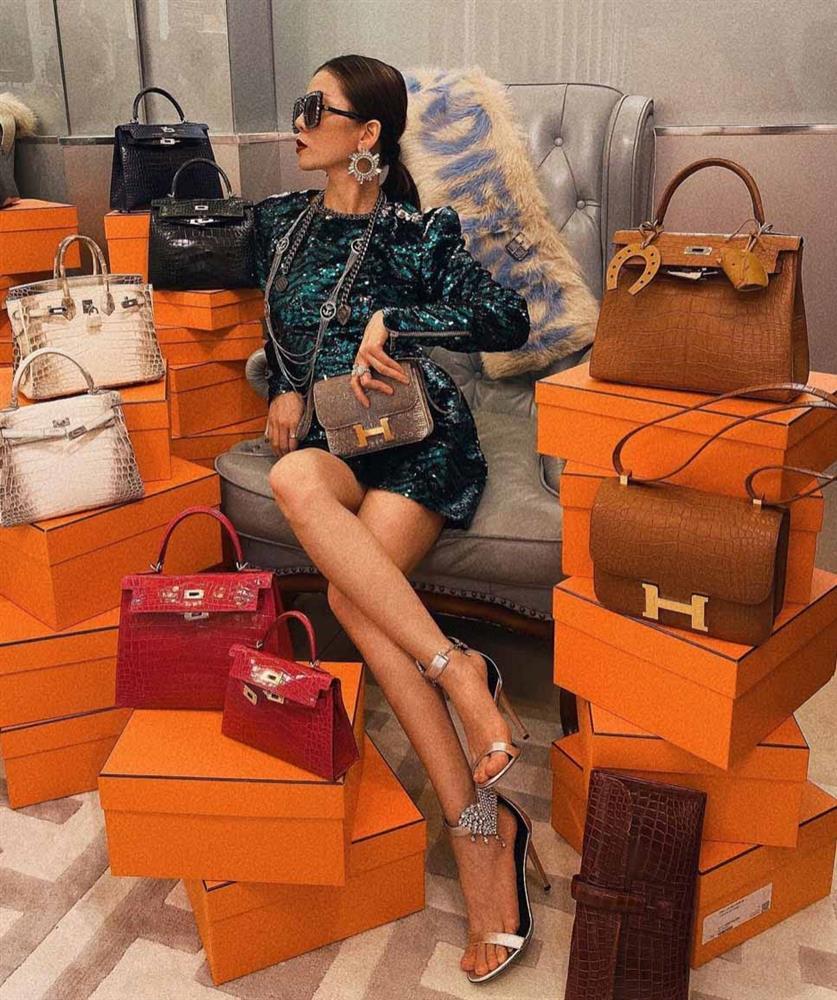 Khoe tủ giày mới, Lệ Quyên lộ thói quen shopping theo lố-8