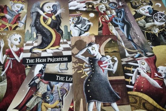 Bói bài Tarot thứ 6 ngày 3/12/2021: Thử lòng người yêu chút xem sao