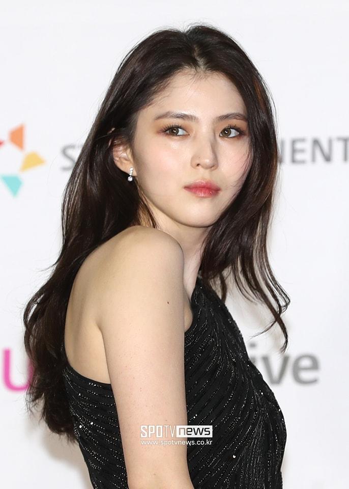 Thảm đỏ AAA 2021: Han So Hee lộng lẫy, Song Ji Hyo khác lạ-1