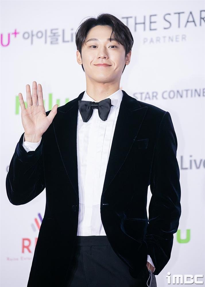 Thảm đỏ AAA 2021: Han So Hee lộng lẫy, Song Ji Hyo khác lạ-4