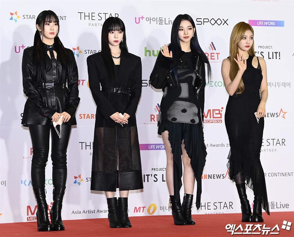 Thảm đỏ AAA 2021: Han So Hee lộng lẫy, Song Ji Hyo khác lạ-7