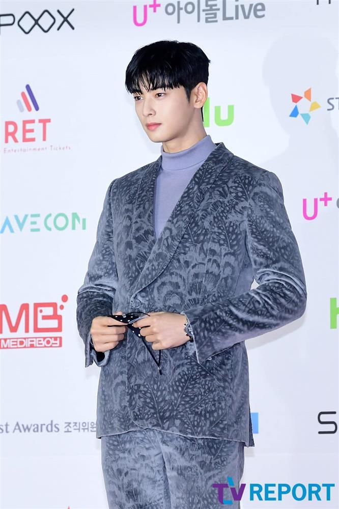 Thảm đỏ AAA 2021: Han So Hee lộng lẫy, Song Ji Hyo khác lạ-10