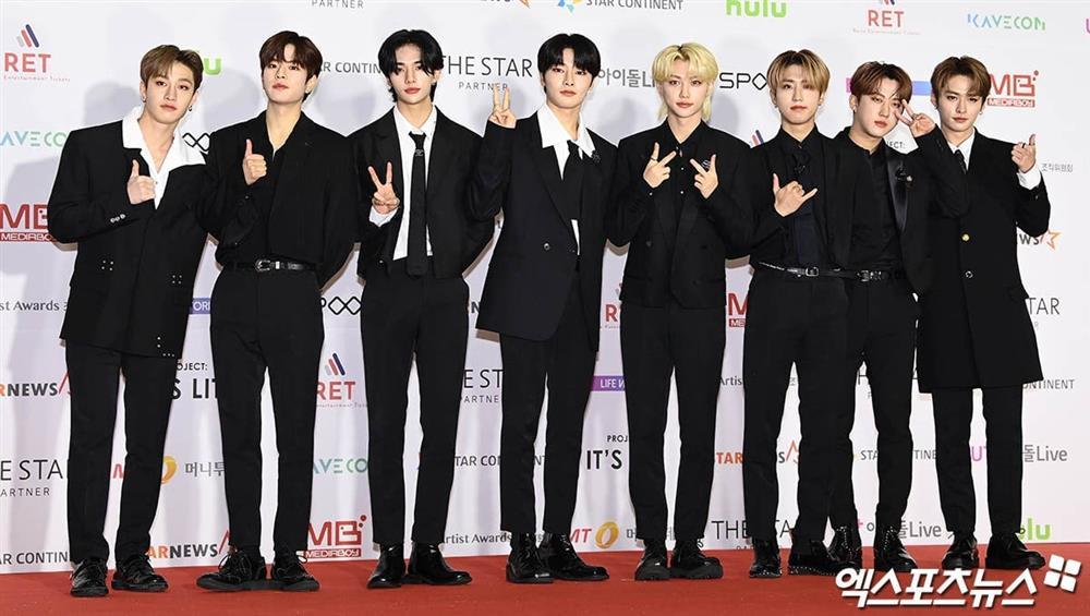 Thảm đỏ AAA 2021: Han So Hee lộng lẫy, Song Ji Hyo khác lạ-13