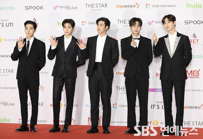 Thảm đỏ AAA 2021: Han So Hee lộng lẫy, Song Ji Hyo khác lạ-18