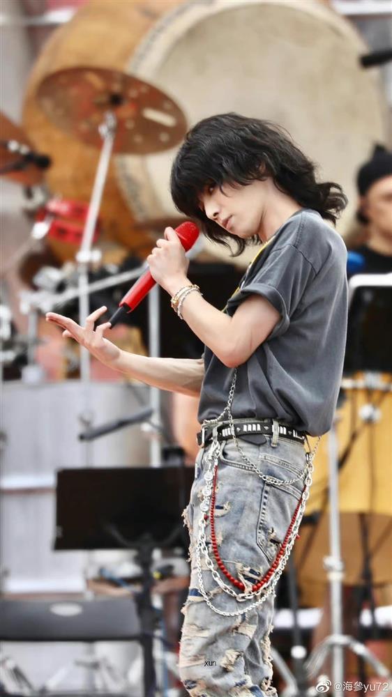 Hoa Thần Vũ bị chê diện mạo bà thím vì bắt chước G-Dragon-2