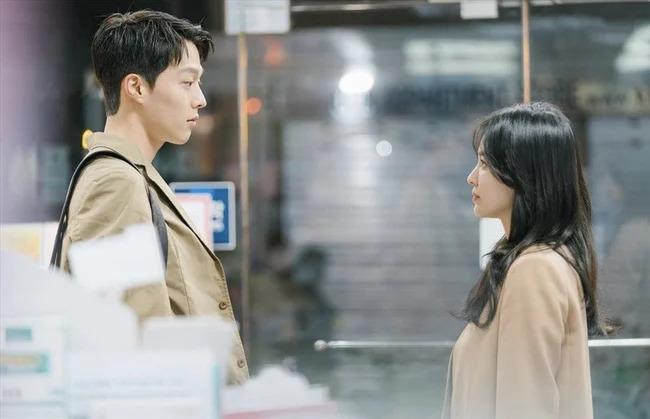 Học Song Hye Kyo cách diện đồ ton-sur-ton với tình trẻ-7