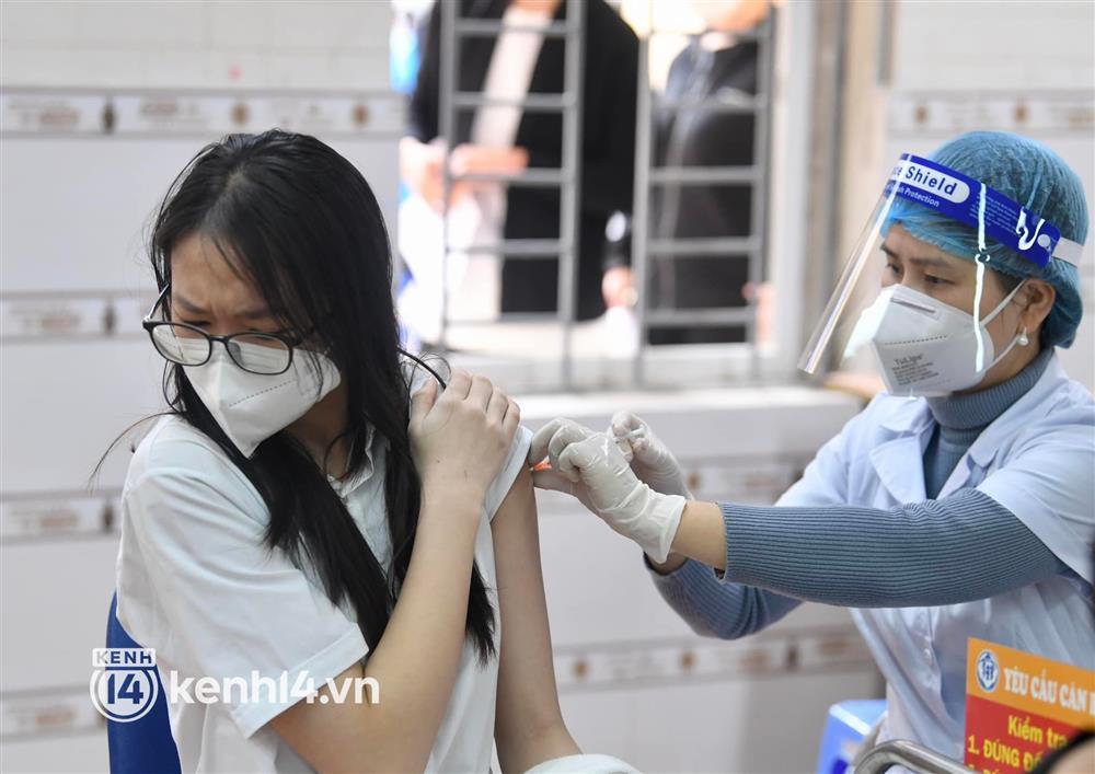 17 học sinh Thanh Hóa phản ứng nặng, dừng tiêm 2 lô vắc xin gia hạn-1