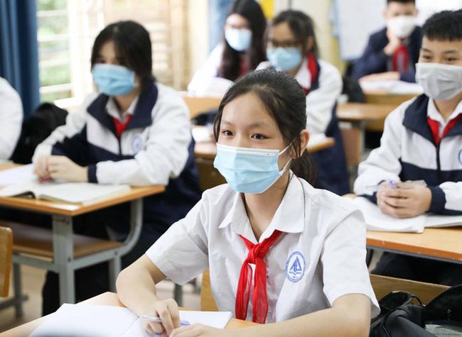Học sinh THPT ở Hà Nội chính thức trở lại trường từ 6/12-1
