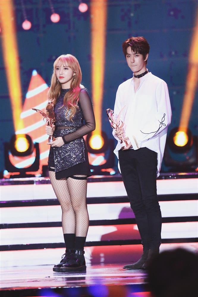 Mỹ nhân Cbiz nào khiến Vương Nhất Bác mê mẩn đến mức không chớp mắt?-4