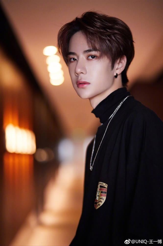 Mỹ nhân Cbiz nào khiến Vương Nhất Bác mê mẩn đến mức không chớp mắt?-1