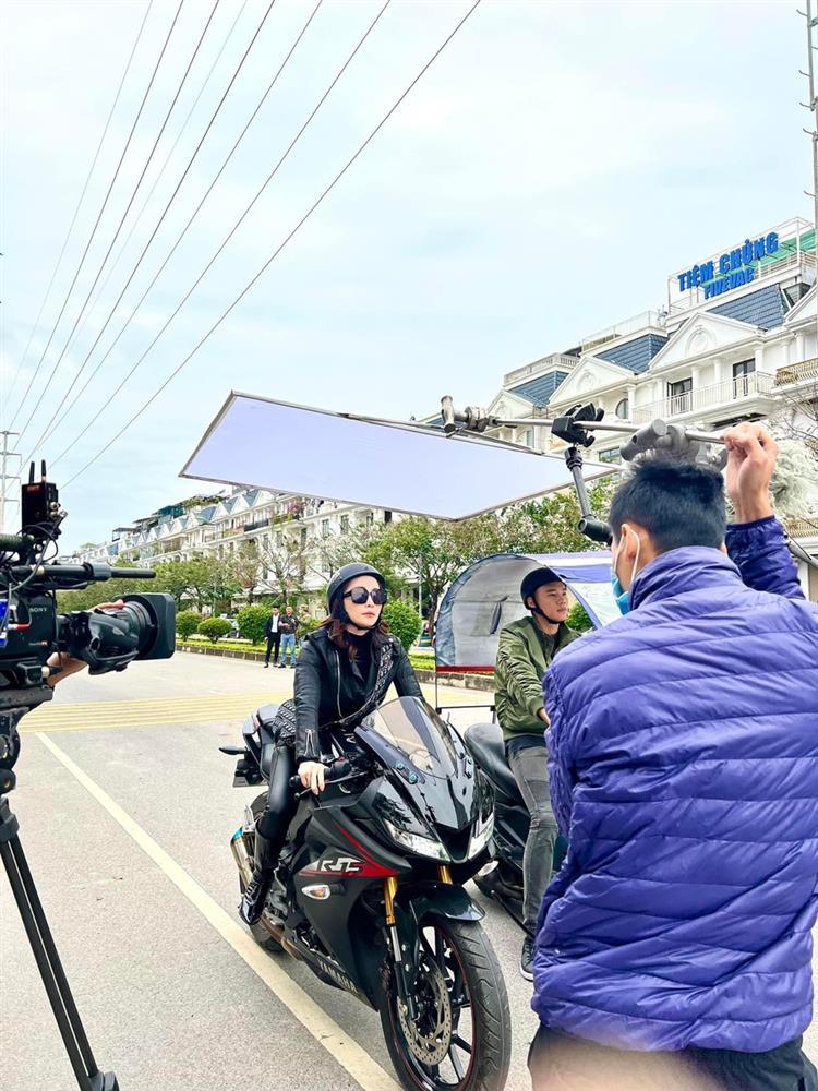 Chung phim mới, Quỳnh Nga lột xác chất lừ còn Việt Anh già như trái cà-2