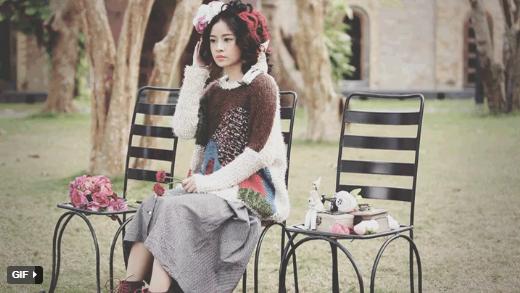 Chi Pu thay đổi thế nào sau 3 lần ngồi một mình giữa 3 cái ghế sắt?-4