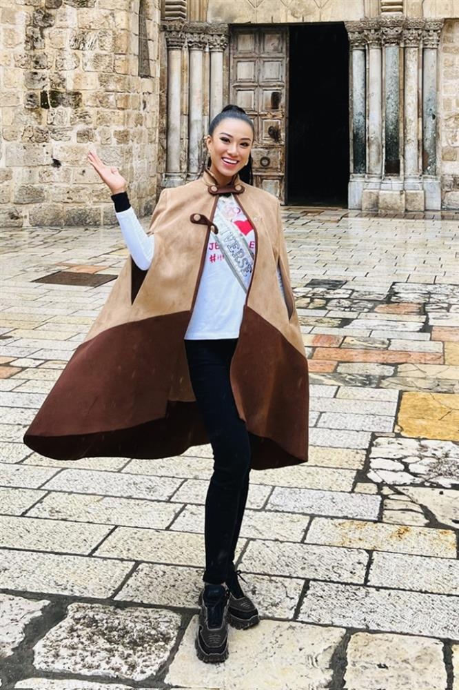 Kim Duyên đồ hiệu ê hề tại MU 2021 nhưng toàn hàng xài lại-8