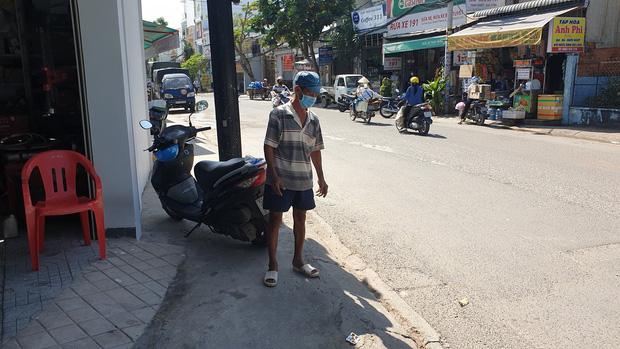 Clip: 4 cẩu tặc dùng súng điện cướp chó trước mặt chủ nhà-1