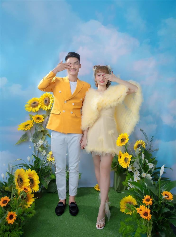 Kỉ niệm 1 năm chung nhà, vợ chồng Mạc Văn Khoa tung ảnh siêu độc-2