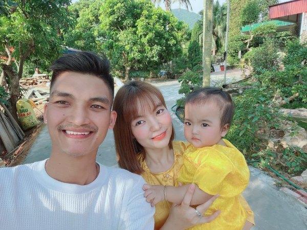 Kỉ niệm 1 năm chung nhà, vợ chồng Mạc Văn Khoa tung ảnh siêu độc-4