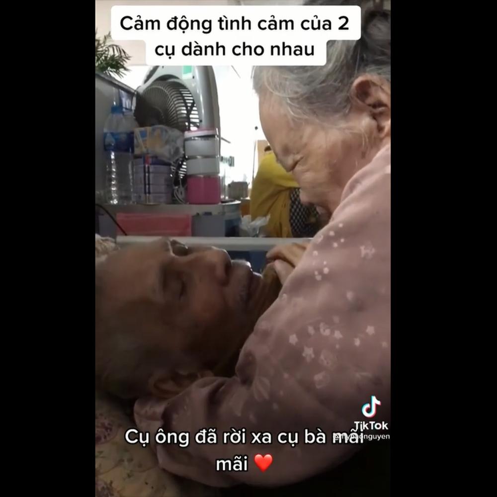 Rơi nước mắt cụ bà vĩnh biệt cụ ông, đời này chỉ cần 1 tình yêu như thế!-1