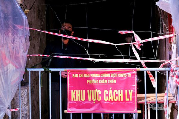 Điều trị F0 nhẹ tại nhà, Hà Nội yêu cầu treo biển cảnh báo trước cửa-1