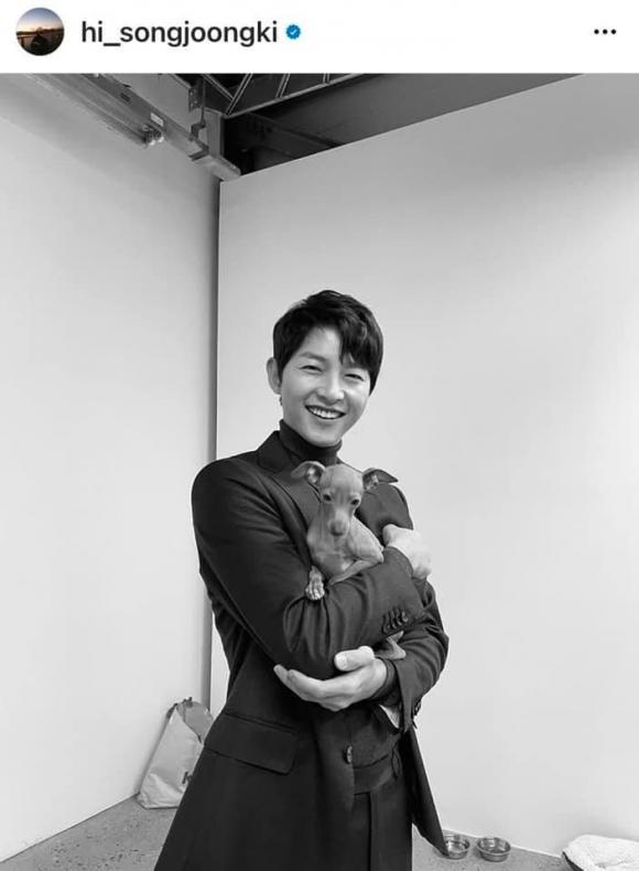 Song Hye Kyo bị chỉ trích thiếu tế nhị khi nhà chồng cũ đau buồn-1