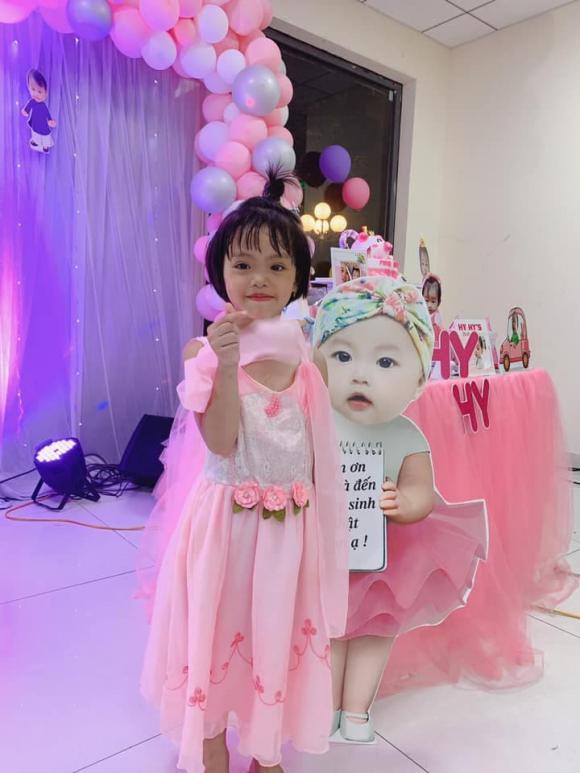 Dân mạng giật mình nhìn hình con gái Thị Nở Quách Phượng-2