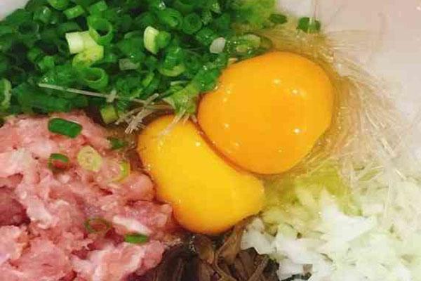 Trứng pha thịt rồi đem hấp theo cách này cực ngon, dễ làm-1