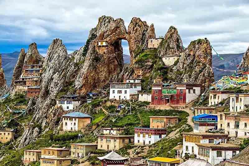 5 ngôi đền, chùa tọa lạc ở nơi cực kỳ nguy hiểm-5