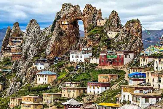 5 ngôi đền, chùa tọa lạc ở nơi cực kỳ nguy hiểm