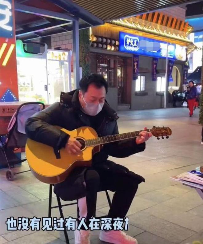 Từ ngôi sao lớn, Trư Bát Giới giờ hát rong trang trải cuộc sống-1