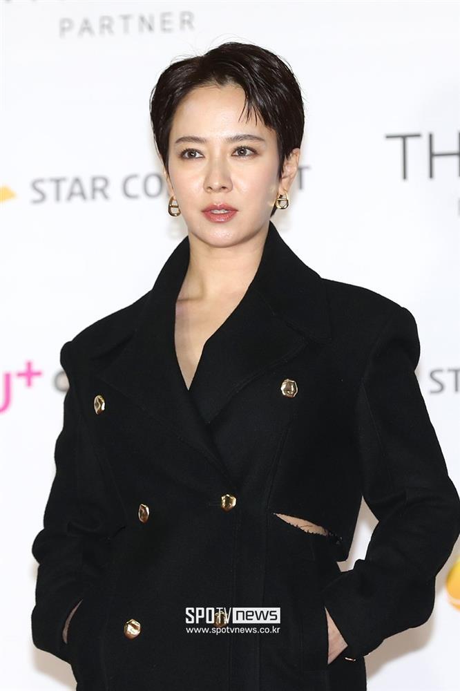 Sao Hàn cắt tóc tém: Song Ji Hyo chạm đỉnh thần thái ở tuổi 40-3