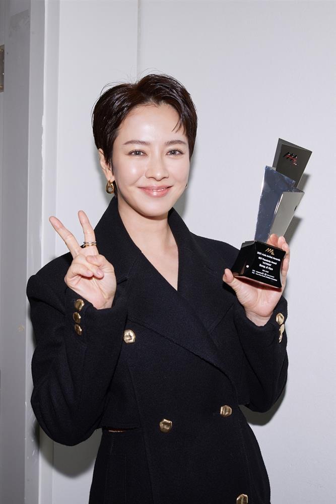 Sao Hàn cắt tóc tém: Song Ji Hyo chạm đỉnh thần thái ở tuổi 40-5