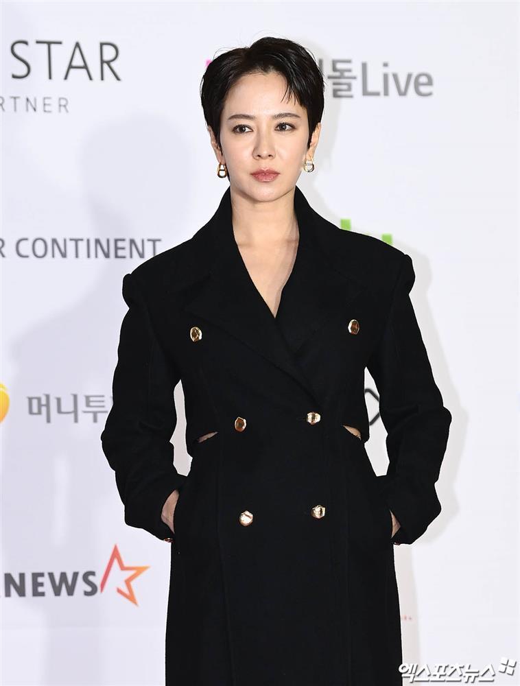 Sao Hàn cắt tóc tém: Song Ji Hyo chạm đỉnh thần thái ở tuổi 40-6