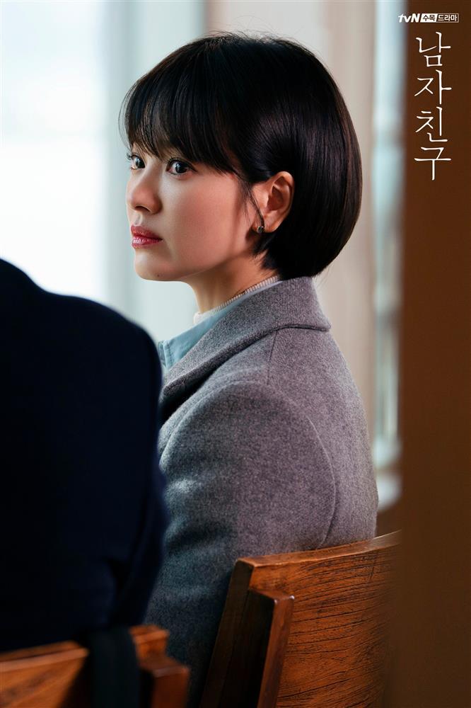Sao Hàn cắt tóc tém: Song Ji Hyo chạm đỉnh thần thái ở tuổi 40-14