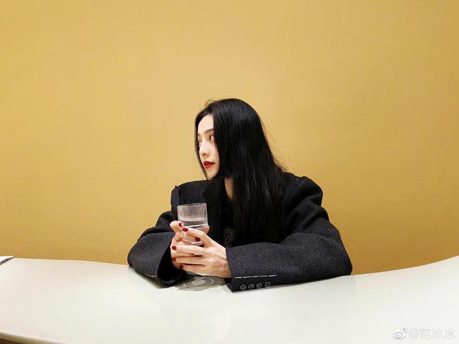 Đều vướng vào lùm xùm phong sát, Phạm Băng Băng vượt Triệu Vy-4