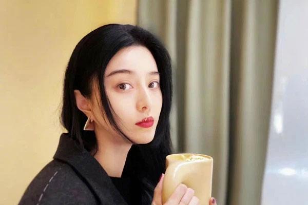 Triệu Vy xuất hiện sau 4 tháng bị cấm sóng-2