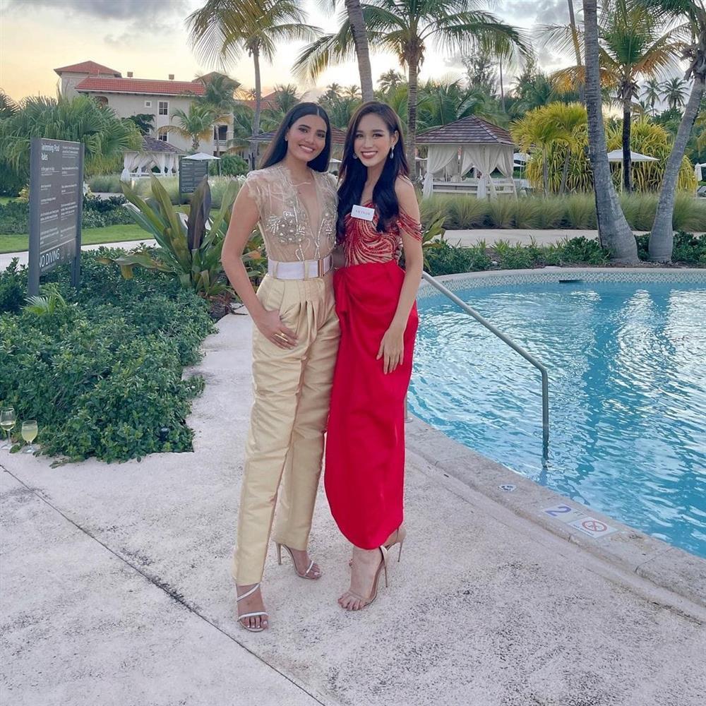 Đỗ Thị Hà mặc đầm xuyên thấu lấn át đương kim Miss World 2019-5