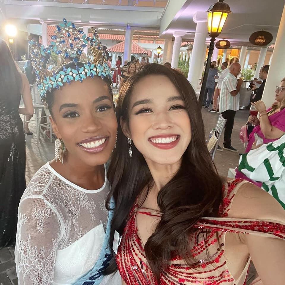 Đỗ Thị Hà mặc đầm xuyên thấu lấn át đương kim Miss World 2019-7