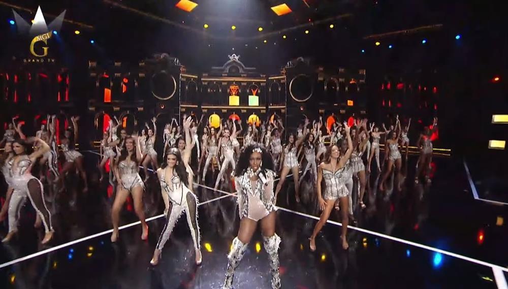 Đương kim hoa hậu và 60 thí sinh mở màn sôi động-3