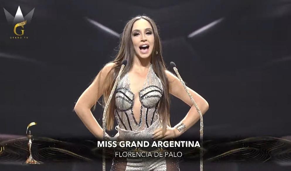 Thùy Tiên và dàn thí sinh chào sân-3