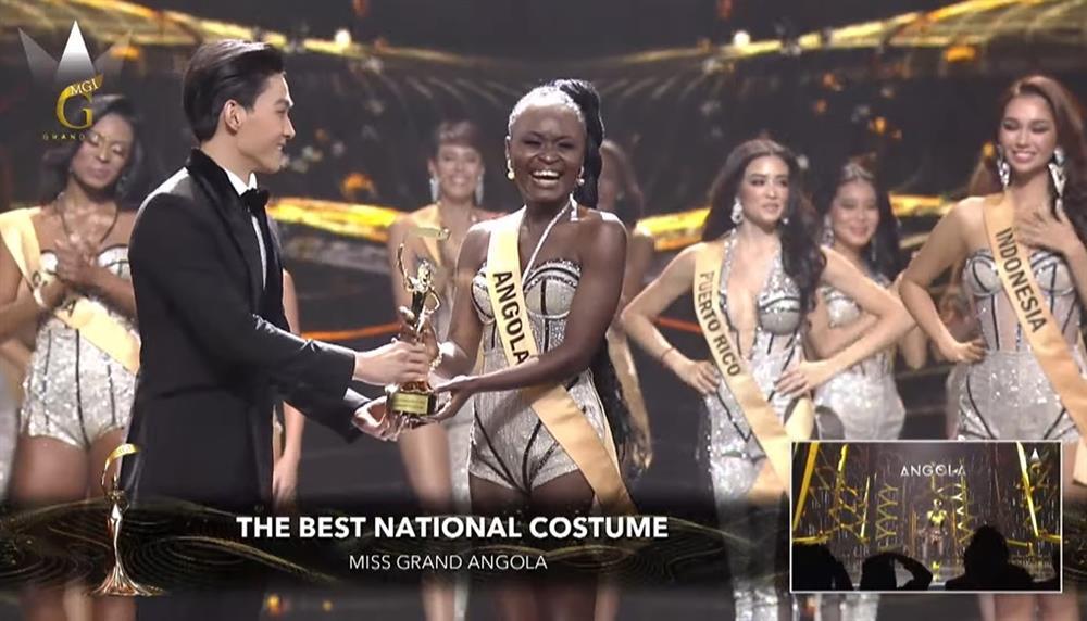 Malaysia, Angola, Peru cùng thắng giải Quốc phục-3