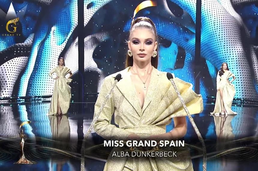 Thùy Tiên và top 10 diễn thuyết hòa bình-10